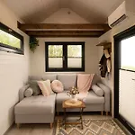 Aurora Hill キャンプ場 Podobin