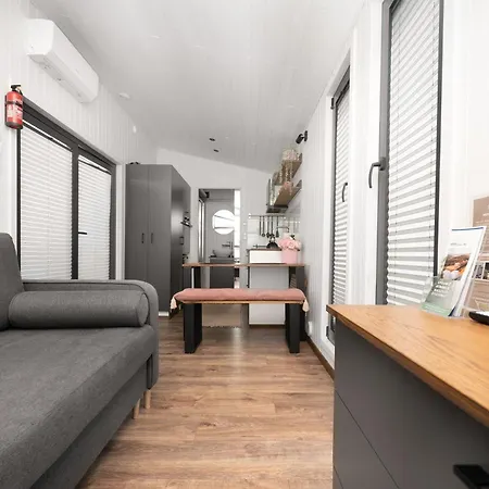 营地 Aurora Hill Podobin