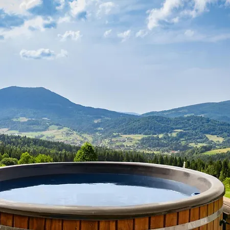 مكان تخييم Aurora Hill Podobin