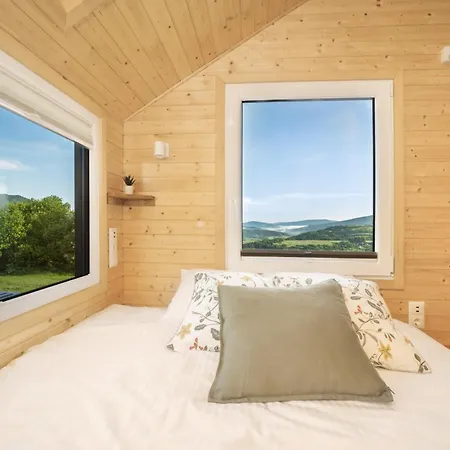 Aurora Hill مكان تخييم Podobin