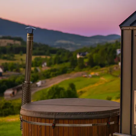 Aurora Hill مكان تخييم Podobin